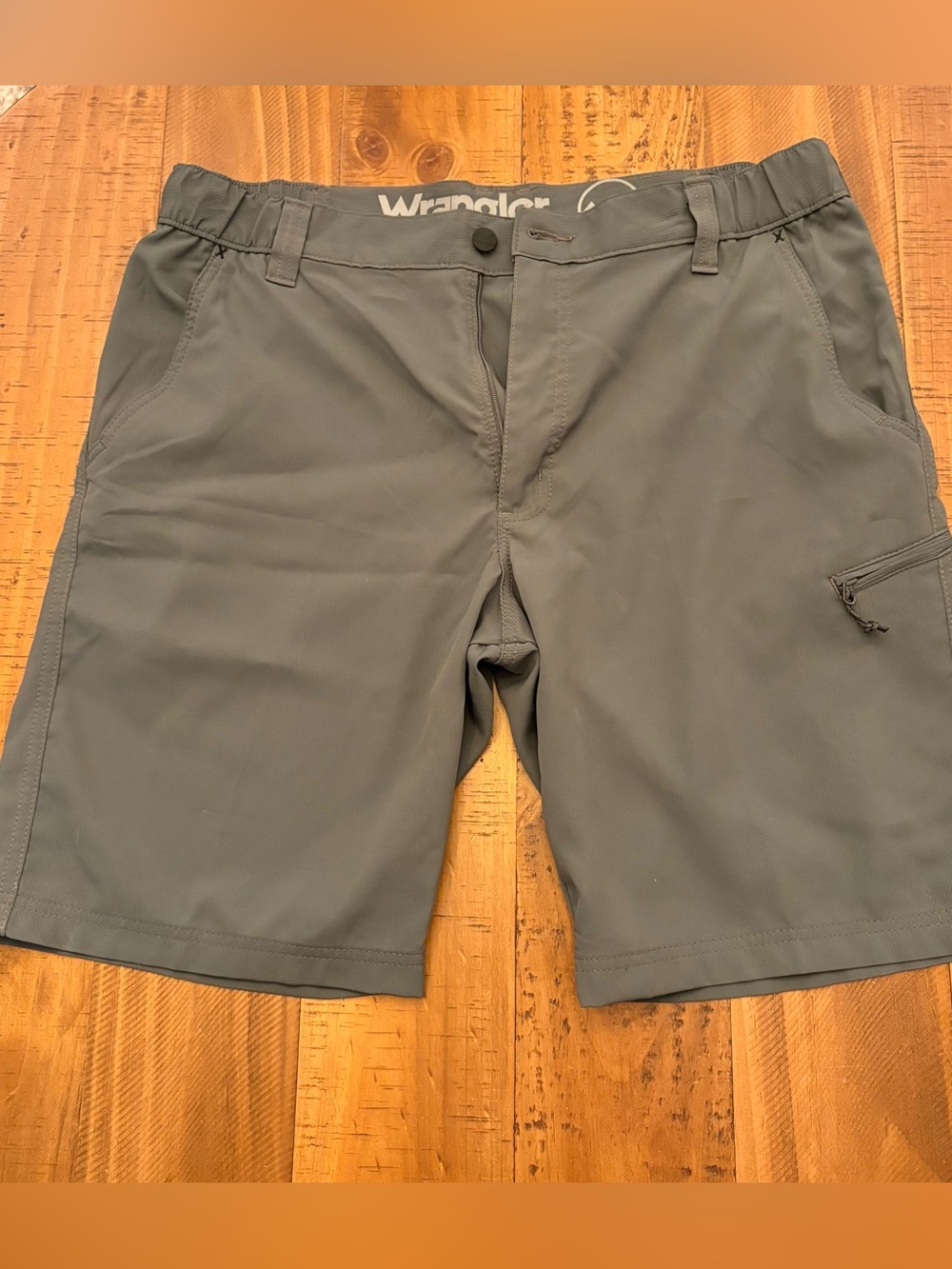 Wrangler Men's Greenish Gray Performance Shorts
0416